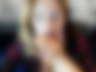 Kiara-Cruz MILF webcam performer live streaming