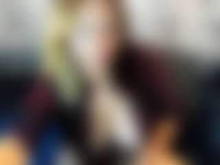 Kiara-Cruz's Live Sex Cam Show
