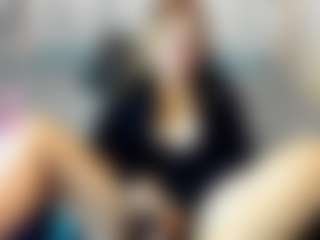Live cam show with Kiara-Cruz - Striptease on Dolls Live