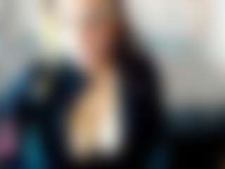 Kiara-Cruz's Live Sex Cam Show