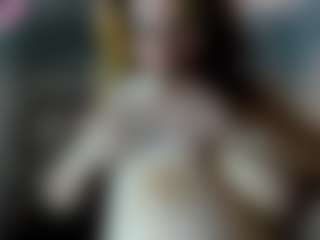 Live cam show with Kiara-Cruz - Facial Piercings on Camiplay Live