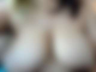 Kiara-Cruz's Live Sex Cam Show