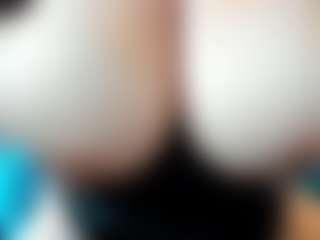 Kiara-Cruz's Live Sex Cam Show