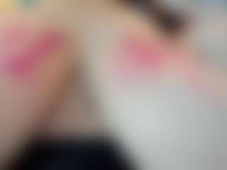 Kiara-Cruz's Live Sex Cam Show