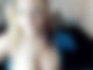 Kiara-Cruz's Live Sex Cam Show