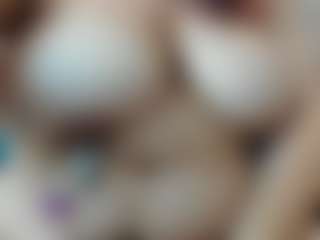 Kiara-Cruz's Live Sex Cam Show
