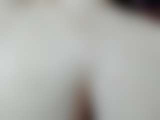 Kiara-Cruz MILF webcam performer live streaming