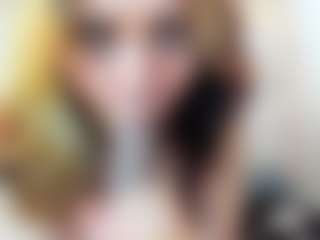 Kiara-Cruz's Live Sex Cam Show