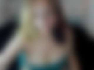 Live cam show with Kiara-Cruz - Curvy MILF on SpankPalCams