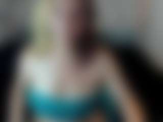 Kiara-Cruz's Live Sex Cam Show