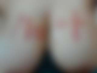 Kiara-Cruz's Live Sex Cam Show