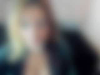 Live cam show with Kiara-Cruz - Smoking on Camming Site