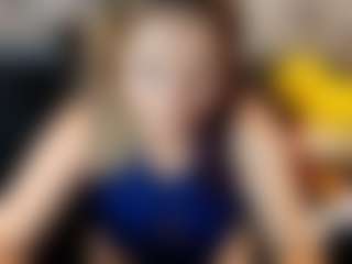 Live cam show with Kiara-Cruz - Lush MILF on CamSextacy