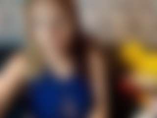 Live cam show with Kiara-Cruz - Striptease MILF on Camsoda