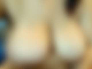 Kiara-Cruz's Live Sex Cam Show