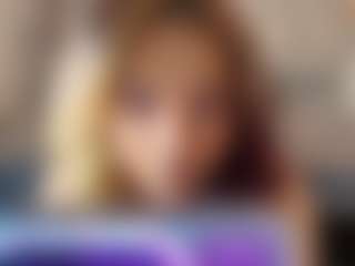 Live cam show with Kiara-Cruz - Striptease on Mixed Magazine Live
