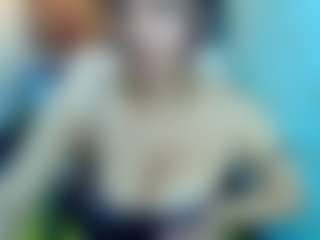 Kiara-Cruz MILF webcam performer live streaming