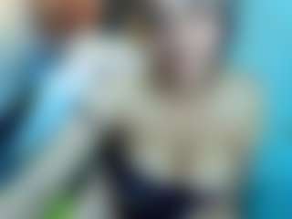 Kiara-Cruz MILF webcam performer live streaming