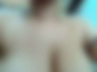 Kiara-Cruz's Live Sex Cam Show