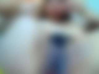 Kiara-Cruz MILF webcam performer live streaming