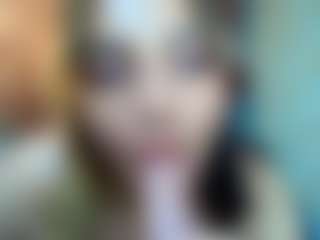 Kiara-Cruz MILF webcam performer live streaming