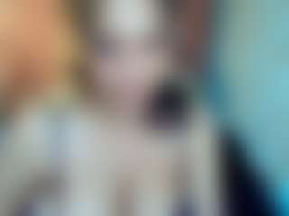 Kiara-Cruz MILF webcam performer live streaming