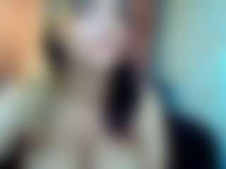 Live cam show with Kiara-Cruz - Smoking on Camsoda