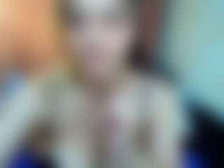 Kiara-Cruz MILF webcam performer live streaming