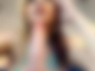 Live cam show with Kiara-Cruz - Nipple Piercings on livesuperchat.net
