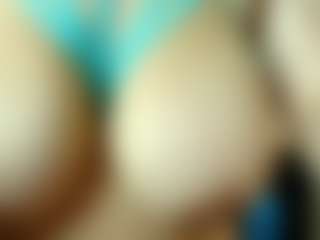 Kiara-Cruz's Live Sex Cam Show