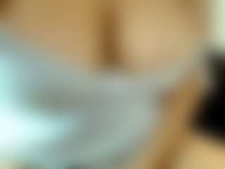 Kiara-Cruz's Live Sex Cam Show