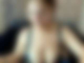 Kiara-Cruz's Live Sex Cam Show