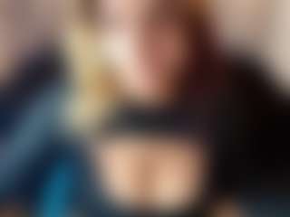 Kiara-Cruz's Live Sex Cam Show