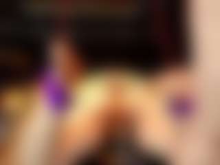 CandyQueenn's Live Sex Cam Show