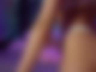 Live cam show with Lucy - Tiny Tits on livesuperchat.net