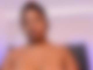 Live cam show with Adeleehottman - Ebony Squirt on AdultVida.com
