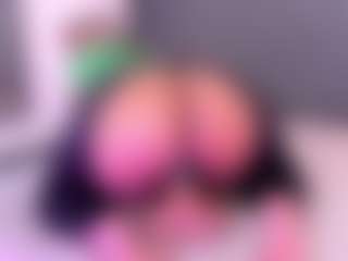 Live cam show with Adeleehottman - Brown Eyes Brown Hair on Camiplay Live