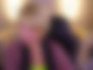 Live cam show with AmaraNightss - Athletic MILF on Pornisteam.com