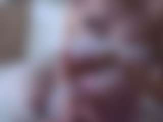 Live cam show with SuellenSchoonover - Glasses on AdultVida.com