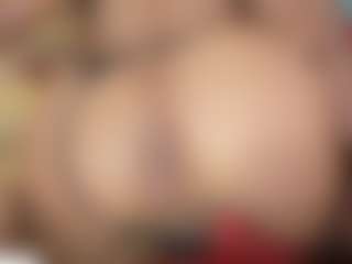 Live cam show with LaColorinaa - White on friskycurves.com | colombia