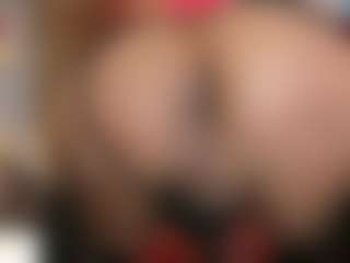 Live cam show with LaColorinaa - Tease on Camsoda