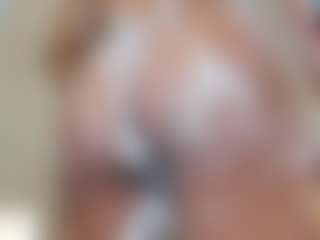 Live cam show with LaColorinaa - Lean on Camsoda