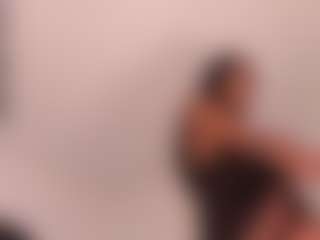 Live cam show with Melissa - Average on CamClone