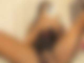 Live cam show with Melissa - Small Tits on Milfs Live