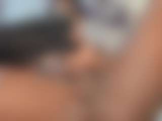 Live cam show with Melissa - Average on fapnchat