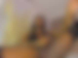 Live cam show with Melissa - Average on Camsoda