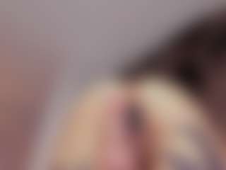 Live cam show with bansheescreams - Average on Camsoda