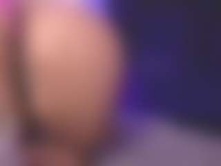 Luana's Live Sex Cam Show