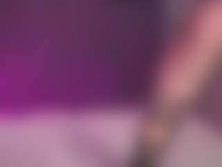 Luana's Live Sex Cam Show