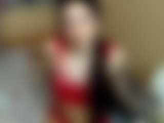 Live cam show with Finelia - Nipple Piercings on AdultVida.com